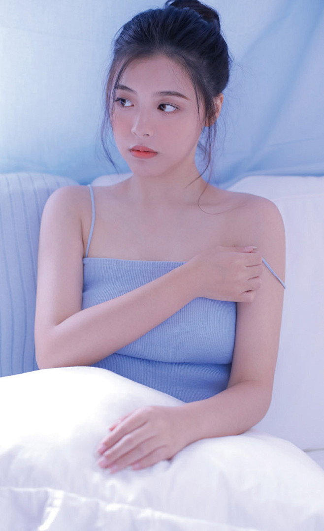 丰满美女吊带长腿大胆福利写真210性感美女美桌网