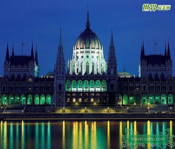 河自北向南,在匈牙利中间流过,也把布达佩斯一