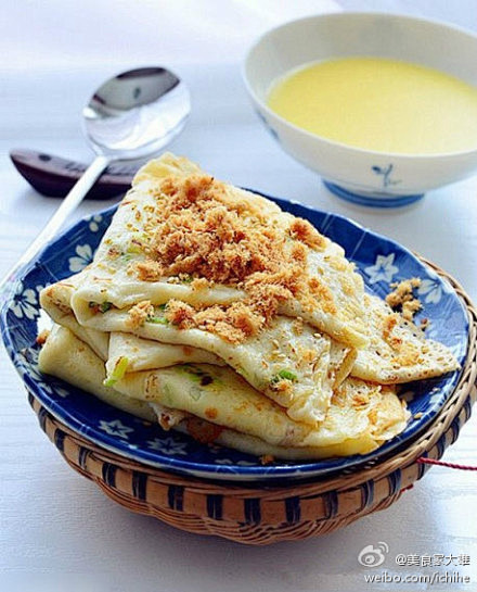 【科学鸡蛋饼】1)葱花加盐拌匀,加点水打散。鸡蛋美国大学食品专业图片