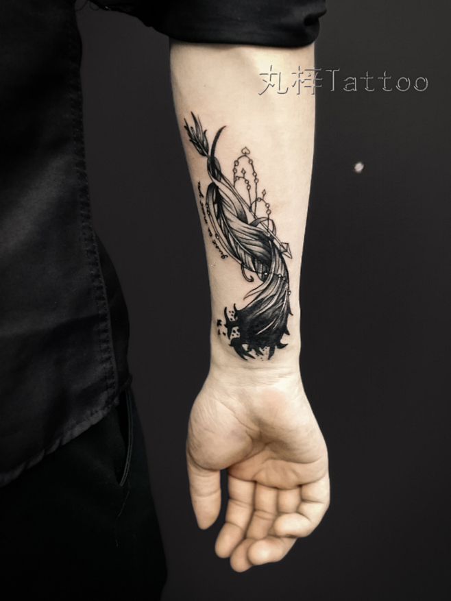 丸梓tattoo采集到【纹身动植物】中等图 羽毛盖疤～手臂纹身系列