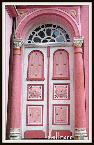 粉红色的门