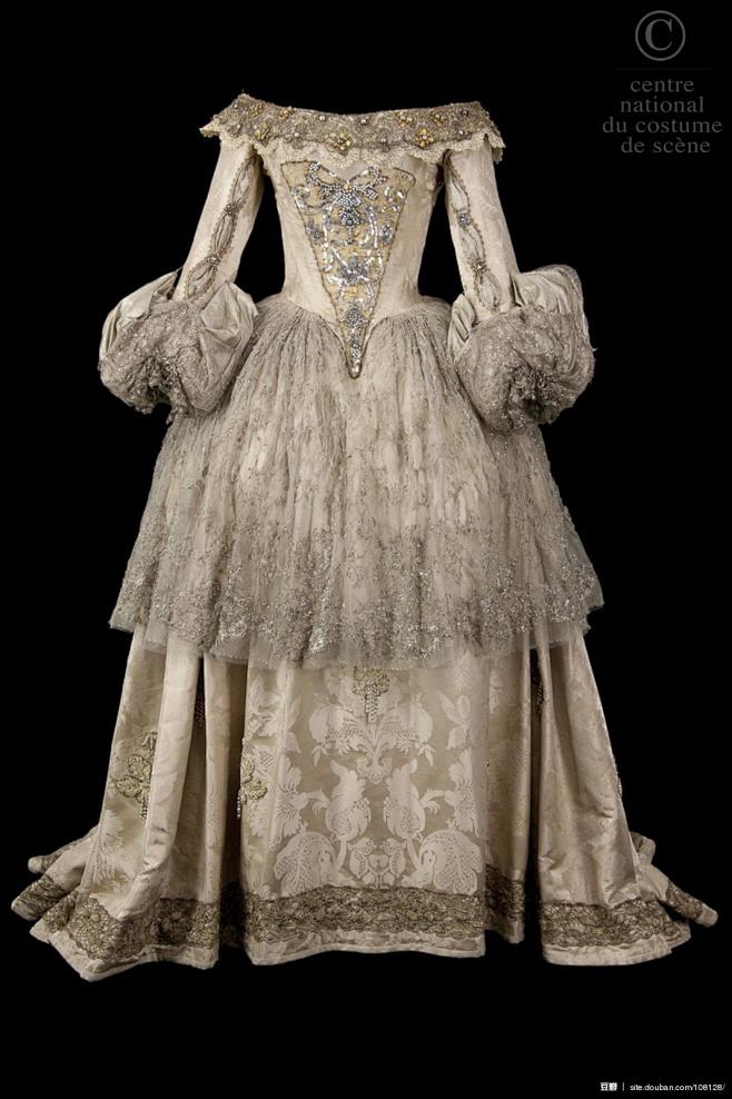 6965814570417913856西方皇室宫廷服装329