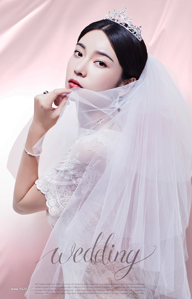 新娘唯美礼服婚纱公主鲜花主题海报psd素材