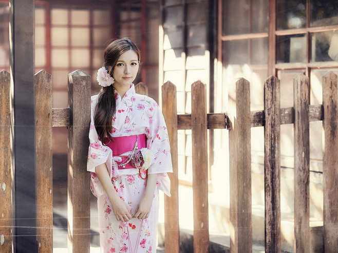 小清新美女唐筠乔身穿日本和服照桌面壁纸