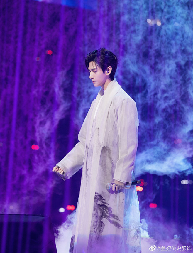 罗云熙超话 查收今日份的绝美水墨画罗云熙小