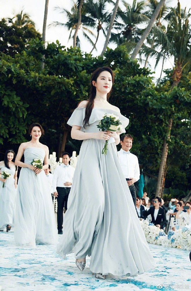 周扬婚礼刘亦菲和莫小棋领衔伴娘团伴娘的颜值都好高大家最喜欢哪个
