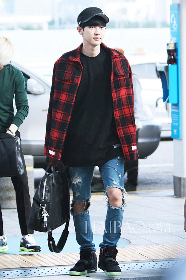 exo组合成员朴灿烈9月5日韩国仁川机场街拍飞印度尼西亚雅加达