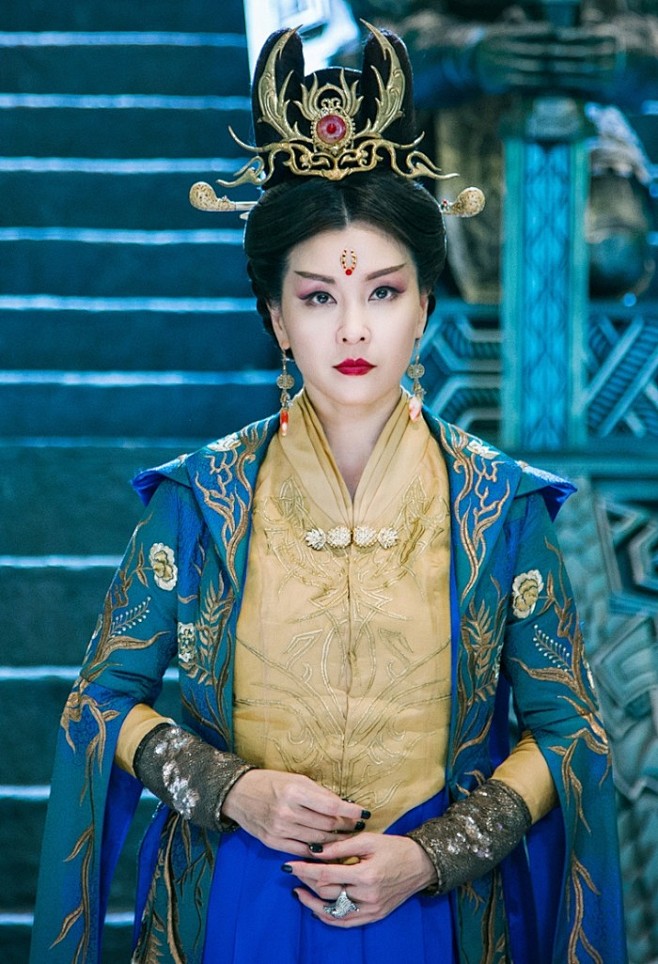 随心的从木像转采于2018-06-19 09:36:08伍咏薇  玄门大师古装服饰