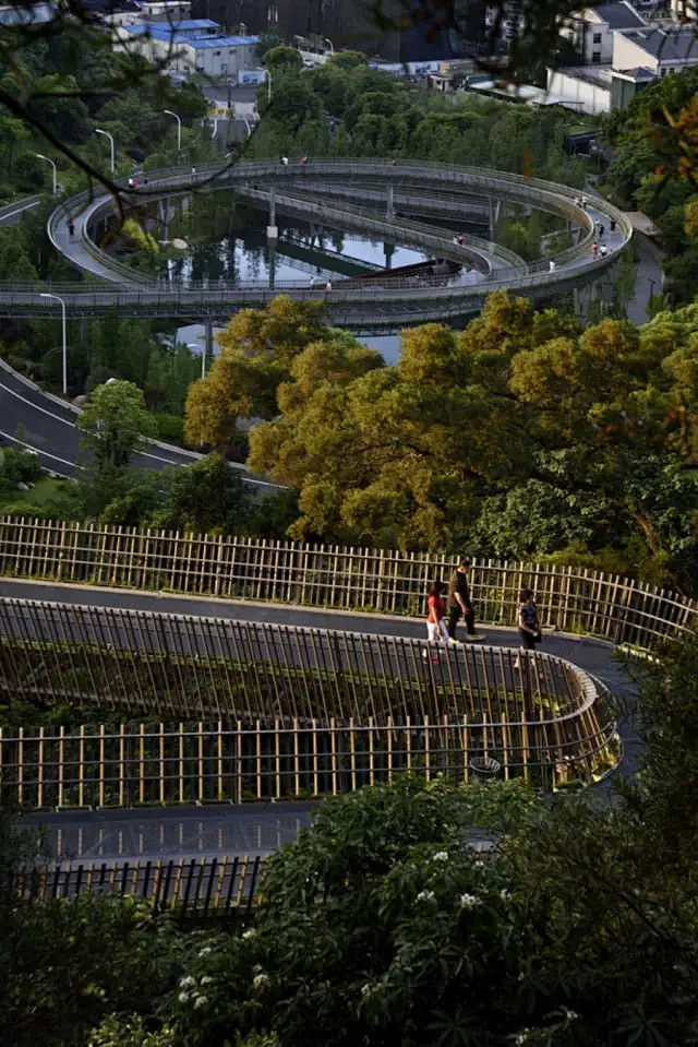 架空挑臺(170圖)_@撲流螢-收集_花瓣建築設計金牛山森林步道,中國鋼架