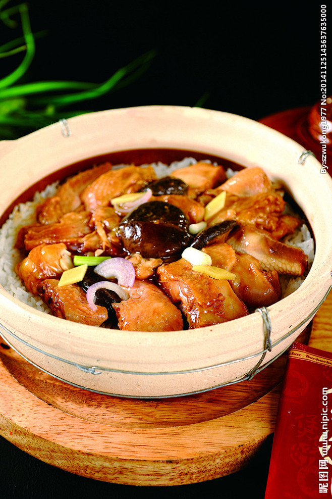 香菇鸡肉煲仔饭