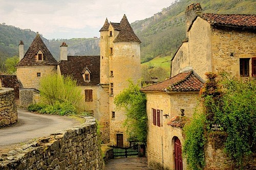 中世纪的村庄autoire的法国