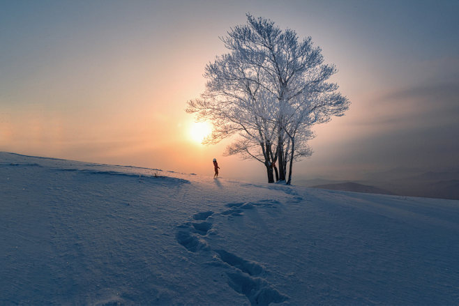 踏雪摄影照片
