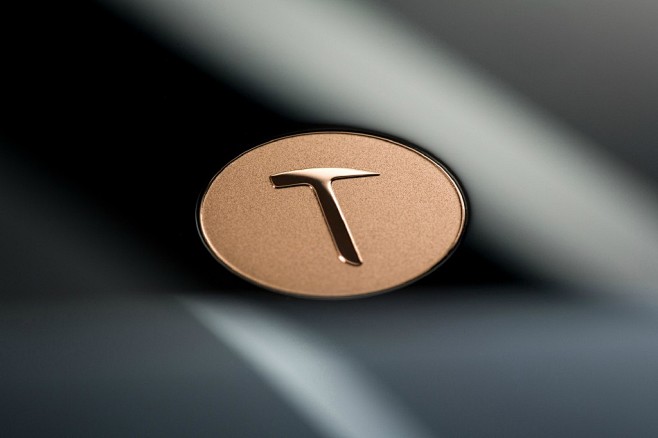 金色logo锤子发布smartisant1一周年纪念版