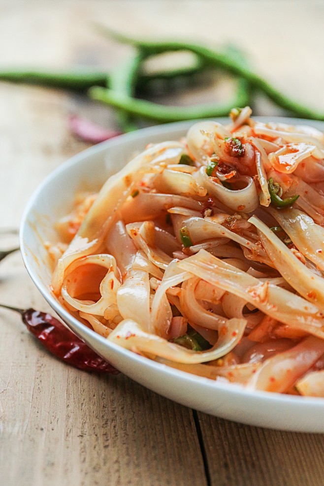 西安特色小吃凉皮三秦套餐凉皮冰峰油泼辣子西安美食美食摄影西安摄影