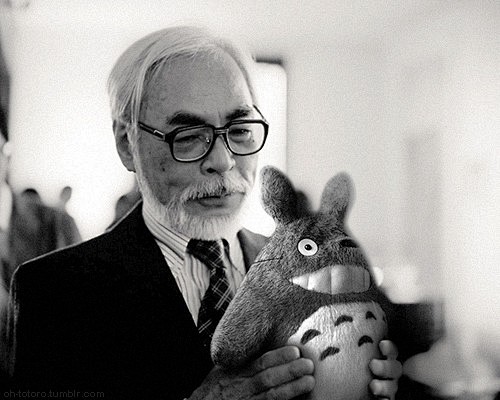 花瓣人物志 宫崎骏 Miyazaki Hayao 日本知名动画导演 动画师 1941出生于东京 1963年进入东映动画公司 1965年与同事太田朱美 结婚 并育有两子 1985年与高畑勋共同创立吉卜力工作室 宫崎骏在全球动画界具有无可替代的地位 迪斯尼称其为 动画界的黑泽明