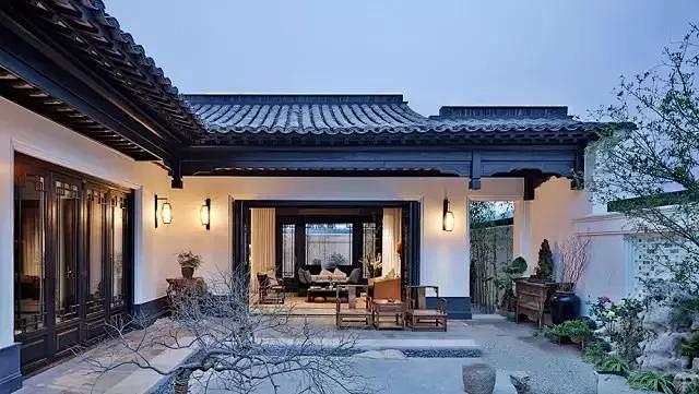 中国的房子最美中国古典建筑讲究色彩的搭配建筑中粉墙黛瓦与自然景观