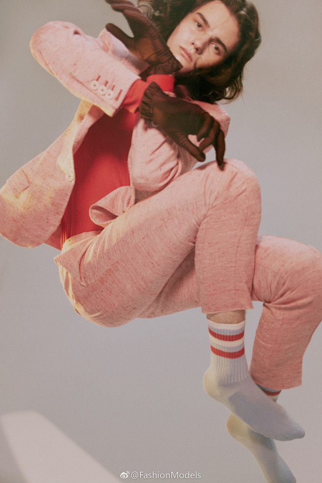 动态参考-花瓣网|陪你做生活的设计师 | 动作参考,带有角度透视的坐姿