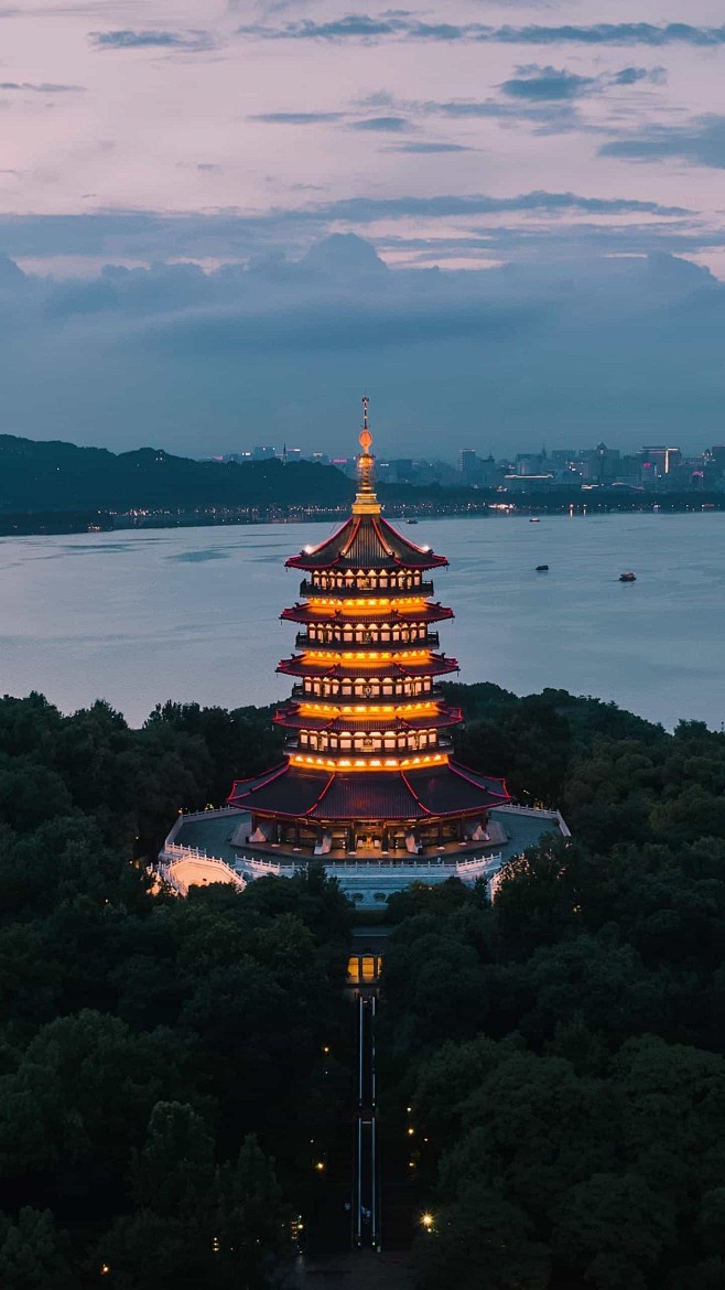 雷峰塔全景图图片