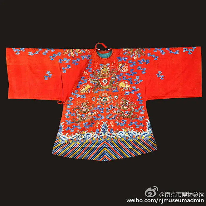 清代圆领女蟒袍