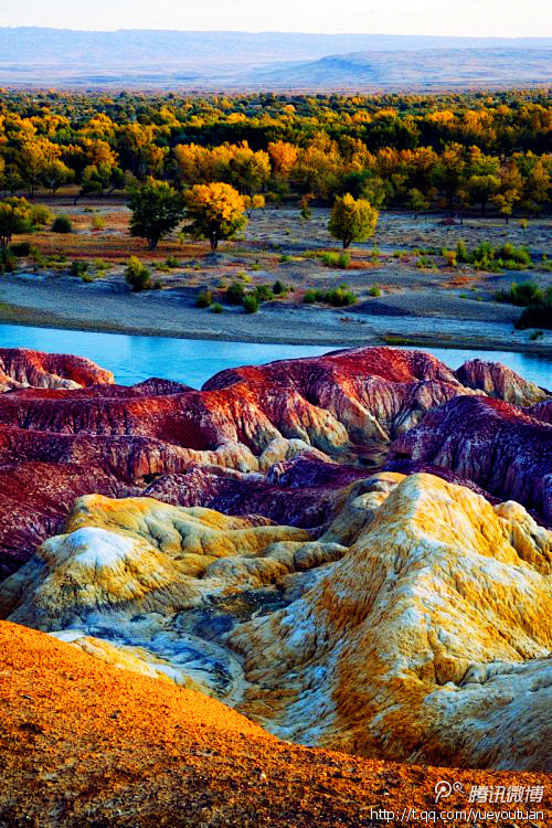 乌鲁木齐西北35千米处,是一片茫茫戈壁荒漠中罕见的五彩缤纷的世界,以