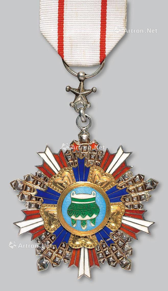 民国时期国民政府八等宝鼎勋章