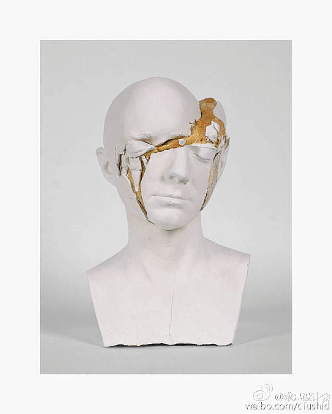 悉尼艺术家timsilver在香港的展览中展示的创意作品一