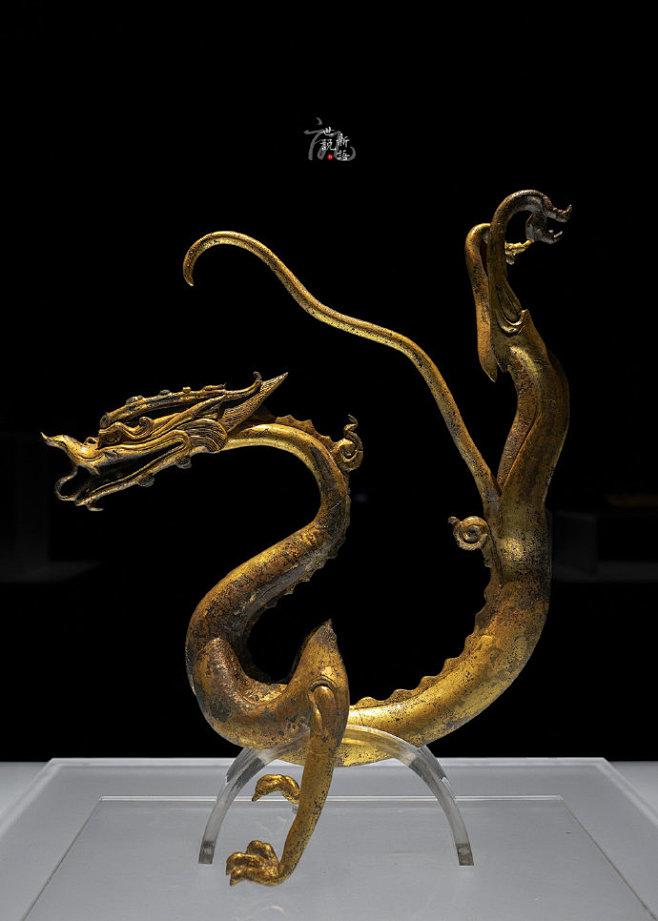 来个托马斯全旋 唐 鎏金铁芯铜龙 陕西历史博物馆藏 铜龙身体细长,两