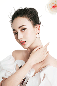 尤歌YAN采集到美女