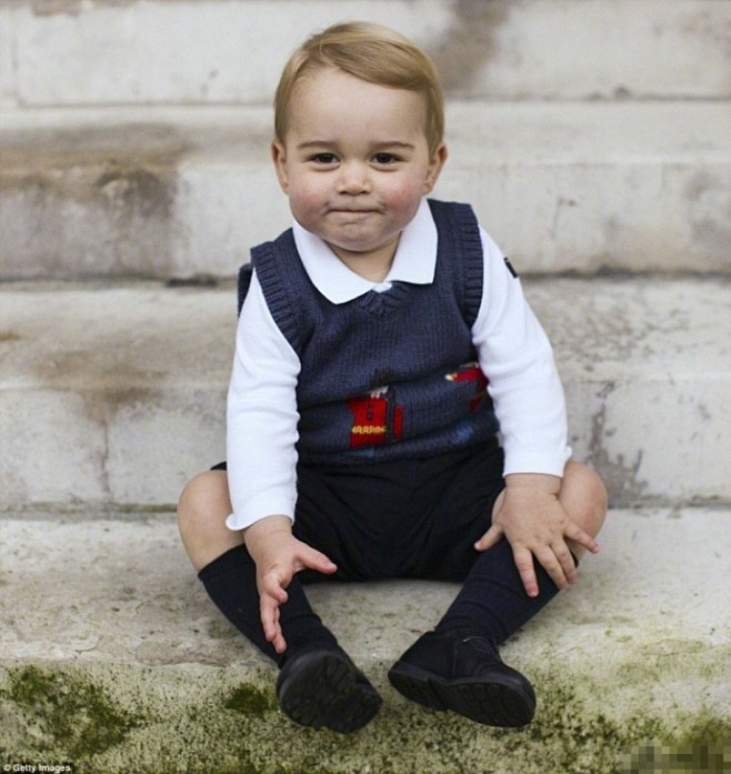 prince george land in wellington英国小王子乔治4月7日跟随父母