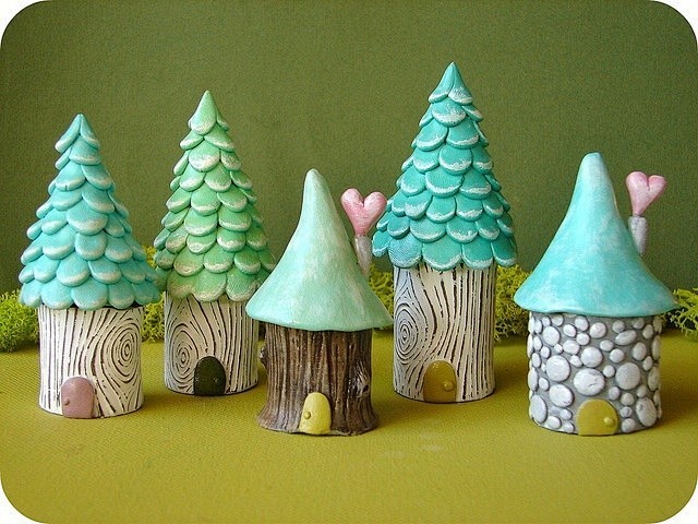 粘土制作的小树屋摆件