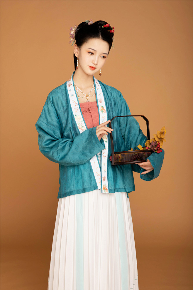 秋意阑珊宋制对襟百迭绣花蝴蝶花果提花汉服女装原创楠歌馆淘宝网