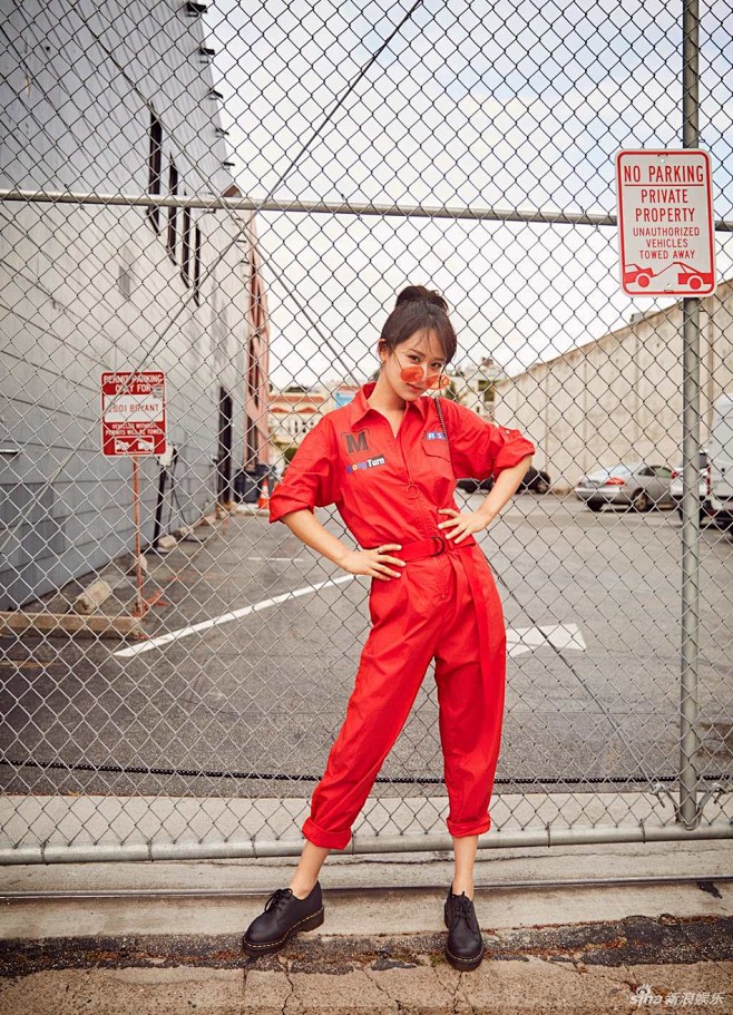 组图杨紫街拍大片曝光衣q飙升美国街头潮范儿十足大片中杨紫身穿红色