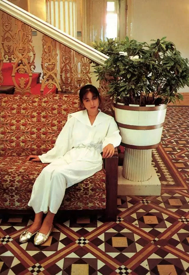 今日网红推荐--青山知可子:最美的肉体和灵魂 