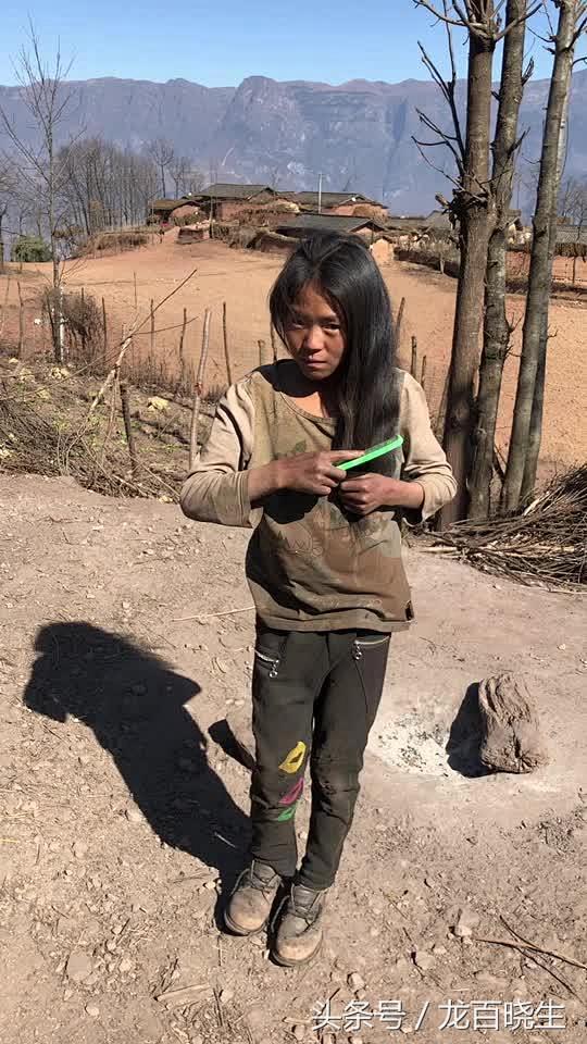 农村最美放牛女孩贫困虽阻挡了你打扮的机会却挡不住你的笑容