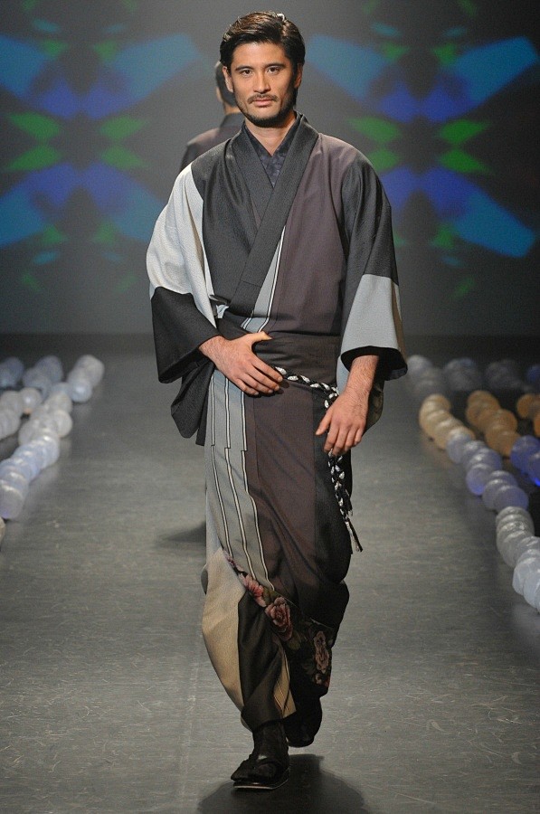 男装和服东京时装节上的时尚男装和服