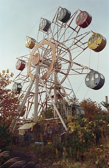 a 廢棄遊樂園