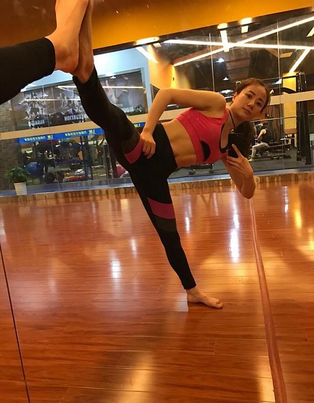 美翻了最美搏击女神腿法致敬播求气质堪比当红女星