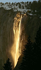  Horsetail Falls in Yosemite 每年只有二月份的几天，当太阳与瀑布达到一定的角度是就会出现这种奇观 犹如瀑布着火一般,大自然神作