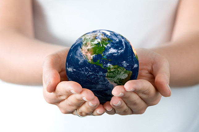 4月22日是世界地球日 World Earth Day 每年的4月22日 是一项世界性的环境保护 活动 该活动最初在1970年的美国由盖洛德 尼尔森和丹尼斯 海斯发起 随后影响越来越大 活动旨在唤起人类爱护地球 保护家园的意识 促进资源开发与环境保护 的协调发展 进而改善地球的