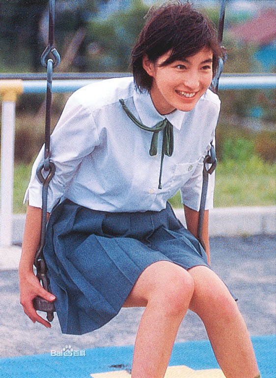 广末凉子应该是比较古早的校服款式了