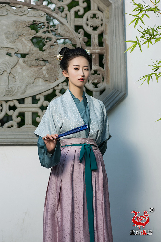 重回汉唐汉服实体店半臂交领齐腰襦裙真丝交领襦裙汉服团汉服购物平台