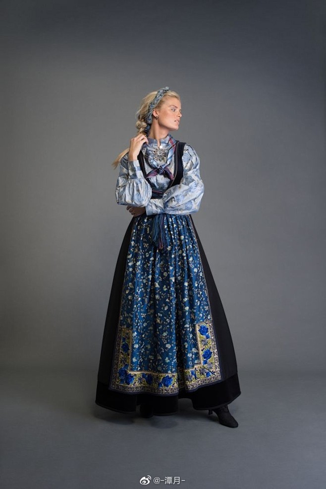 服装欧洲民族风格服装点图贴时来自潭月微博