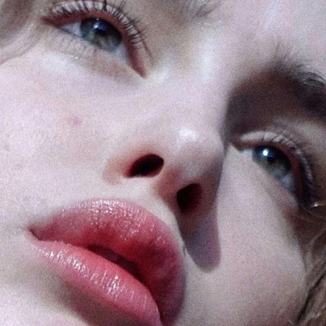 光影头像女仰视