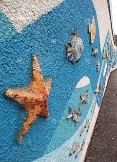 英国沿海小镇的装饰墙