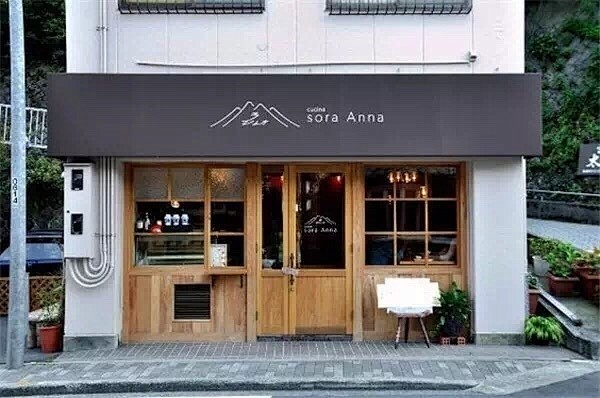 日式店面招牌设计注重从色彩搭配到店铺logo字体等等细节组合成别具
