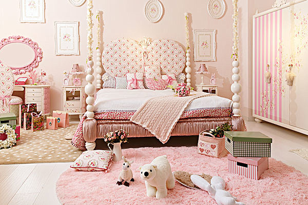 粉色的儿童房