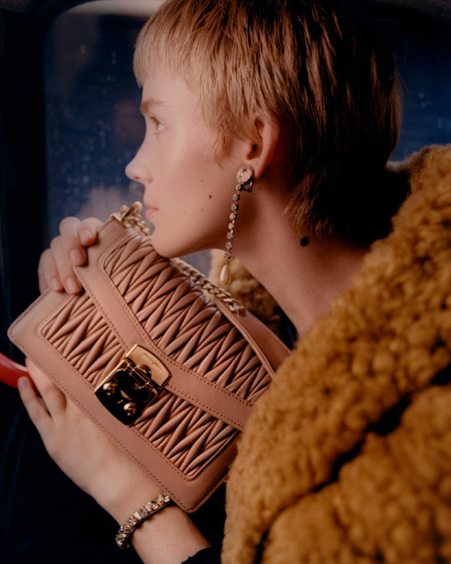 米·米的Instagram主页(@miumiu) - Insstar 