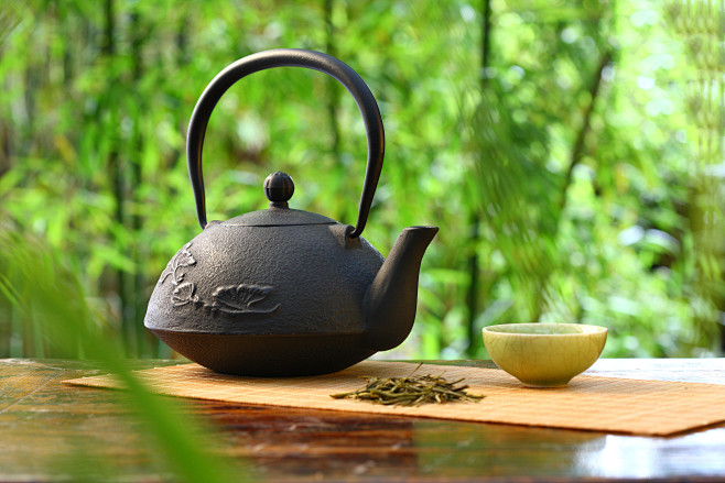 以半盞茶香的意蘊守一縷靜默時光往事如琴靜靜彈奏花開花落一絲溫情湧