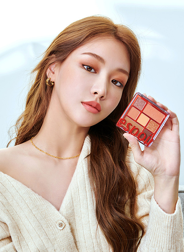 追着影子跑的人从酱酱喲转采于2020-06-05 16:32:11真实眼影盘模特追