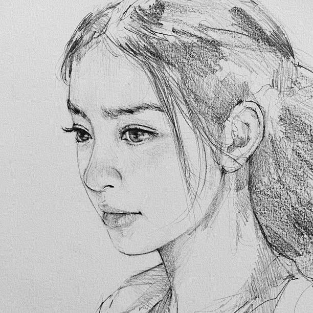 女生四十五度侧脸线稿速写